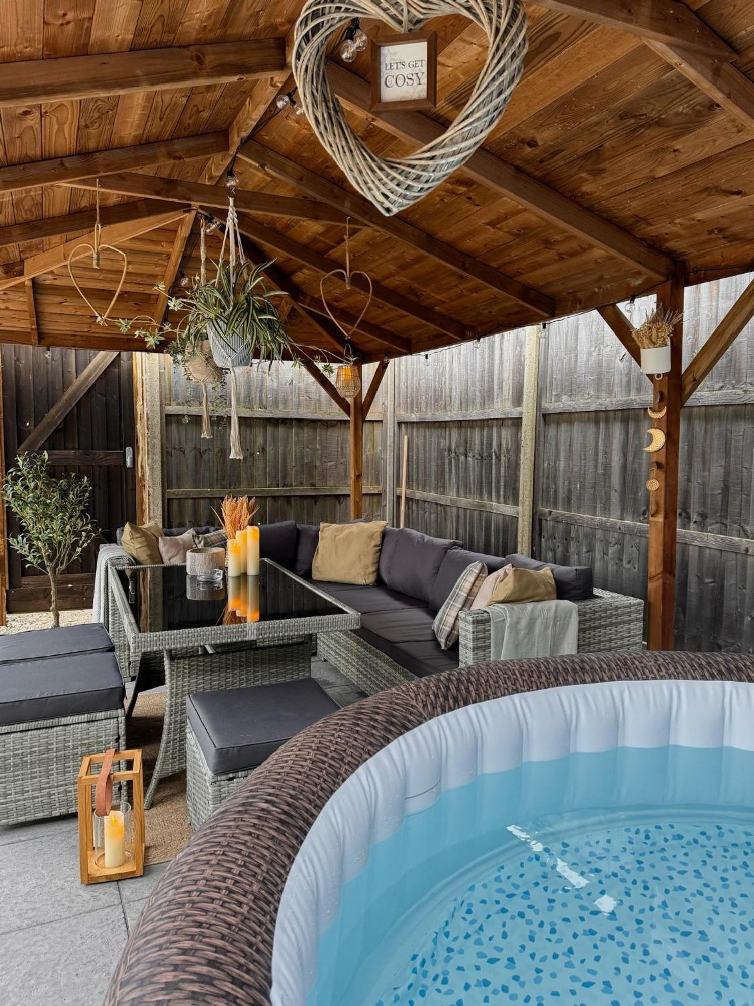 Barn With Hot Tub Goff's Oak Exterior foto